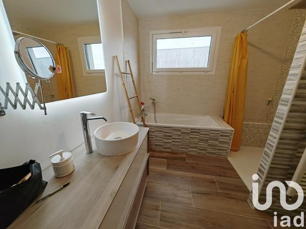 Maison traditionnelle 4 pièces de 95 m² à Villers-le-Lac (25130)