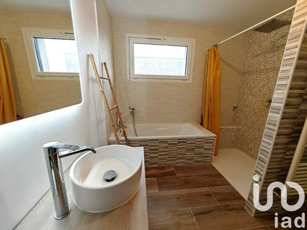 Maison traditionnelle 4 pièces de 95 m² à Villers-le-Lac (25130)