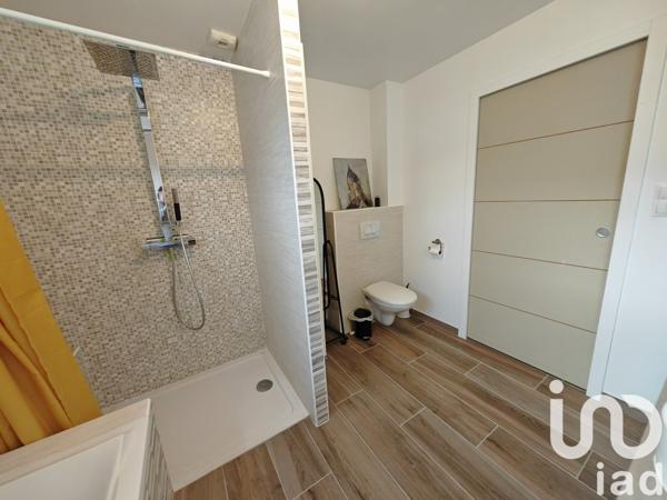 Maison traditionnelle 4 pièces de 95 m² à Villers-le-Lac (25130)