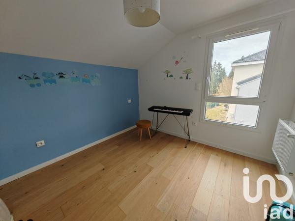 Maison traditionnelle 4 pièces de 95 m² à Villers-le-Lac (25130)