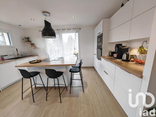 Maison traditionnelle 4 pièces de 95 m² à Villers-le-Lac (25130)