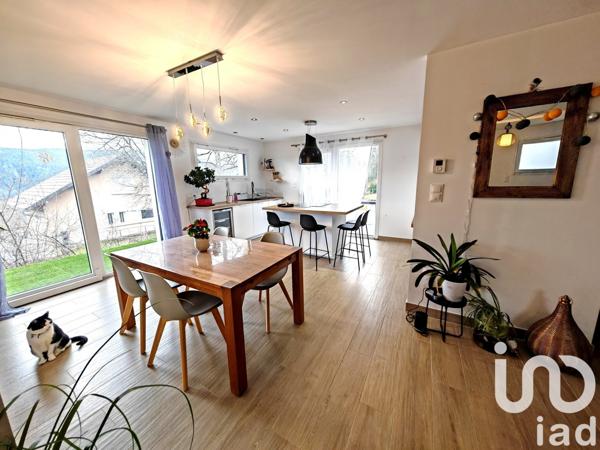 Maison traditionnelle 4 pièces de 95 m² à Villers-le-Lac (25130)