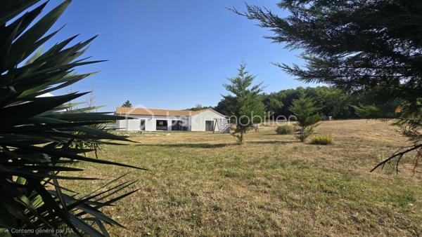 Venez vite découvrir ce magnifique bien située, dans un lieu dit, proche de BRUX 86, environnement calme, proche de la national 10 et à cinq minutes de couhé et commerces

Ce magnifique bien immobilier est composé:

REZ-DE-CHAUSSÉE :
- Entrée spacieuse, avec de nombreux rangement et dressing 
- Salon/séjour/ salle à manger de 57 m²
- Cuisine de 12 m², aménagée, fonctionnelle, ouverte  sur le salon, et équipée, avec îlot central, rangement, plaque, hotte, frigo américain, cave à vin.
- Deux chambres de 10 m² chacune avec placard.
- Salle d'eau
-Un wc séparé
- Un bureau
- Une suite parentale, grand dressing, salle d'eau et toilette, accès à la terrasse.
- Un grand garage avec buanderie, cellier et espace de rangement dans les combles au dessus du garage.

EXTÉRIEUR:
- Ce superbe bien immobilier est implanté sur une parcelle de terrain de 19056 m² environ, arborés et clôturé en partie.
- Une parcelle peut être exploitée en fermage ou à votre convenance.
- Terrasse exposée sud

PARTIES TECHNIQUES:
- Chauffage: pompe à chaleur, pas de clim
- Passage vide sanitaire
- Construite en 2019
- Fosse septique conforme
Une visite?