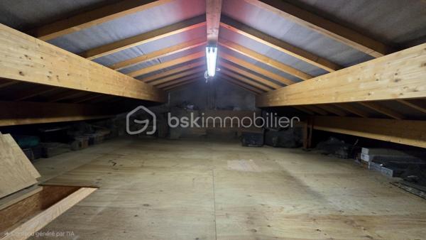 Venez vite découvrir ce magnifique bien située, dans un lieu dit, proche de BRUX 86, environnement calme, proche de la national 10 et à cinq minutes de couhé et commerces

Ce magnifique bien immobilier est composé:

REZ-DE-CHAUSSÉE :
- Entrée spacieuse, avec de nombreux rangement et dressing 
- Salon/séjour/ salle à manger de 57 m²
- Cuisine de 12 m², aménagée, fonctionnelle, ouverte  sur le salon, et équipée, avec îlot central, rangement, plaque, hotte, frigo américain, cave à vin.
- Deux chambres de 10 m² chacune avec placard.
- Salle d'eau
-Un wc séparé
- Un bureau
- Une suite parentale, grand dressing, salle d'eau et toilette, accès à la terrasse.
- Un grand garage avec buanderie, cellier et espace de rangement dans les combles au dessus du garage.

EXTÉRIEUR:
- Ce superbe bien immobilier est implanté sur une parcelle de terrain de 19056 m² environ, arborés et clôturé en partie.
- Une parcelle peut être exploitée en fermage ou à votre convenance.
- Terrasse exposée sud

PARTIES TECHNIQUES:
- Chauffage: pompe à chaleur, pas de clim
- Passage vide sanitaire
- Construite en 2019
- Fosse septique conforme
Une visite?