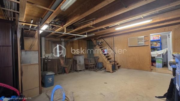 Venez vite découvrir ce magnifique bien située, dans un lieu dit, proche de BRUX 86, environnement calme, proche de la national 10 et à cinq minutes de couhé et commerces

Ce magnifique bien immobilier est composé:

REZ-DE-CHAUSSÉE :
- Entrée spacieuse, avec de nombreux rangement et dressing 
- Salon/séjour/ salle à manger de 57 m²
- Cuisine de 12 m², aménagée, fonctionnelle, ouverte  sur le salon, et équipée, avec îlot central, rangement, plaque, hotte, frigo américain, cave à vin.
- Deux chambres de 10 m² chacune avec placard.
- Salle d'eau
-Un wc séparé
- Un bureau
- Une suite parentale, grand dressing, salle d'eau et toilette, accès à la terrasse.
- Un grand garage avec buanderie, cellier et espace de rangement dans les combles au dessus du garage.

EXTÉRIEUR:
- Ce superbe bien immobilier est implanté sur une parcelle de terrain de 19056 m² environ, arborés et clôturé en partie.
- Une parcelle peut être exploitée en fermage ou à votre convenance.
- Terrasse exposée sud

PARTIES TECHNIQUES:
- Chauffage: pompe à chaleur, pas de clim
- Passage vide sanitaire
- Construite en 2019
- Fosse septique conforme
Une visite?