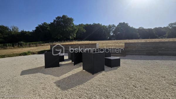 Venez vite découvrir ce magnifique bien située, dans un lieu dit, proche de BRUX 86, environnement calme, proche de la national 10 et à cinq minutes de couhé et commerces

Ce magnifique bien immobilier est composé:

REZ-DE-CHAUSSÉE :
- Entrée spacieuse, avec de nombreux rangement et dressing 
- Salon/séjour/ salle à manger de 57 m²
- Cuisine de 12 m², aménagée, fonctionnelle, ouverte  sur le salon, et équipée, avec îlot central, rangement, plaque, hotte, frigo américain, cave à vin.
- Deux chambres de 10 m² chacune avec placard.
- Salle d'eau
-Un wc séparé
- Un bureau
- Une suite parentale, grand dressing, salle d'eau et toilette, accès à la terrasse.
- Un grand garage avec buanderie, cellier et espace de rangement dans les combles au dessus du garage.

EXTÉRIEUR:
- Ce superbe bien immobilier est implanté sur une parcelle de terrain de 19056 m² environ, arborés et clôturé en partie.
- Une parcelle peut être exploitée en fermage ou à votre convenance.
- Terrasse exposée sud

PARTIES TECHNIQUES:
- Chauffage: pompe à chaleur, pas de clim
- Passage vide sanitaire
- Construite en 2019
- Fosse septique conforme
Une visite?