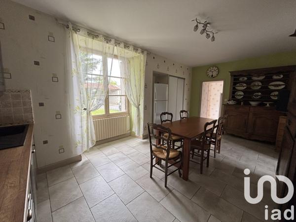 Maison 4 pièces de 87 m² à Monts-sur-Guesnes (86420)