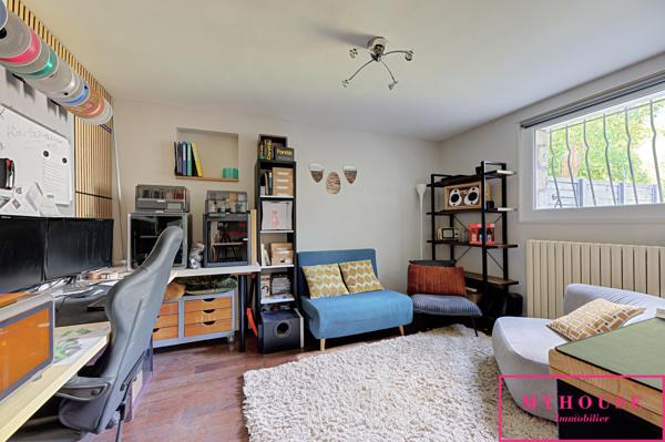 Maison
                                                                                                                                                                                                                                                                                                                        5 pièce(s)                                                                                                                                                                                                          4 chambre(s)                                                                                                                                                                                                          162.9  m²