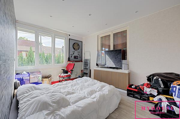 Maison
                                                                                                                                                                                                                                                                                                                        5 pièce(s)                                                                                                                                                                                                          4 chambre(s)                                                                                                                                                                                                          162.9  m²