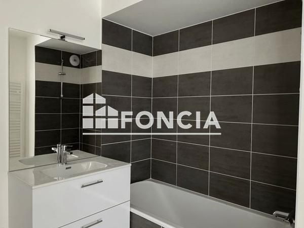 Location Appartement 2 pièces 51.9 m² - 26 RUE JEAN GIRARD MADOUX Chambery 73000