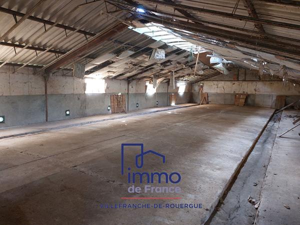 Corps de ferme sur 2ha22de terrain proche Rieupeyroux