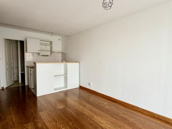 LES MINIMES – TERRASSE ET STATIONNEMENT !