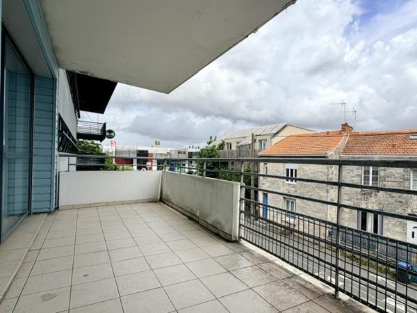 LES MINIMES – TERRASSE ET STATIONNEMENT !
