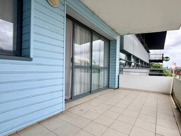 LES MINIMES – TERRASSE ET STATIONNEMENT !
