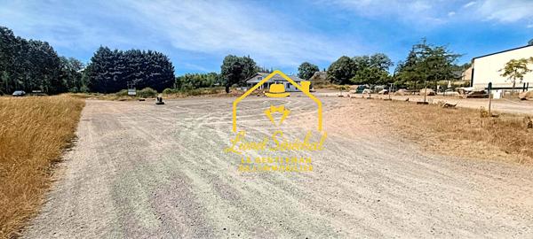 Local commercial climatisé de 130 m2 avec 2 terrasses extérieures sur une parcelle de 2 000 m2