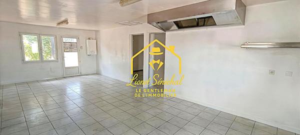 Local commercial climatisé de 130 m2 avec 2 terrasses extérieures sur une parcelle de 2 000 m2