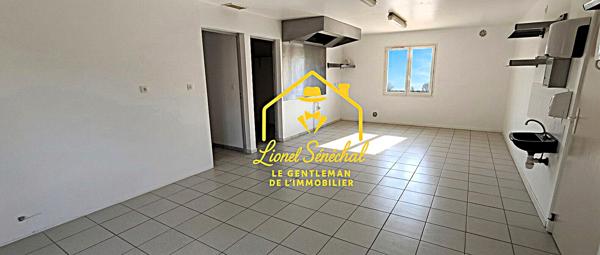 Local commercial climatisé de 130 m2 avec 2 terrasses extérieures sur une parcelle de 2 000 m2