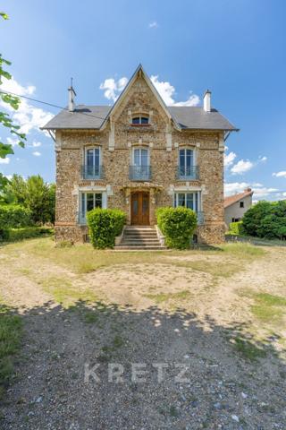 Maison de caractère – Élégante meulière familiale aux volumes remarquables