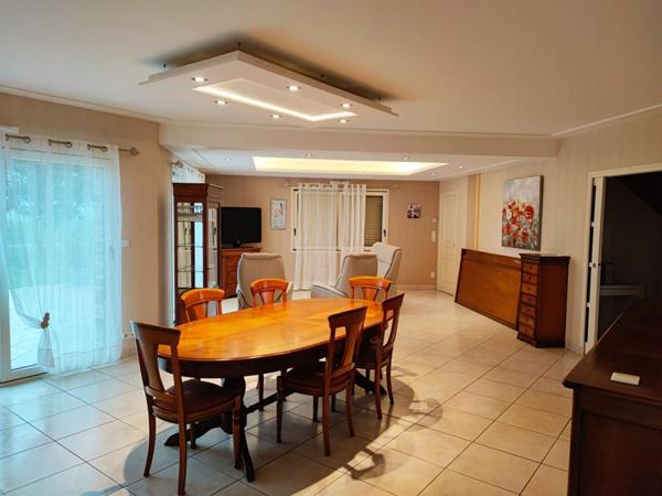 Maison  8 pièce(s) 181 m2