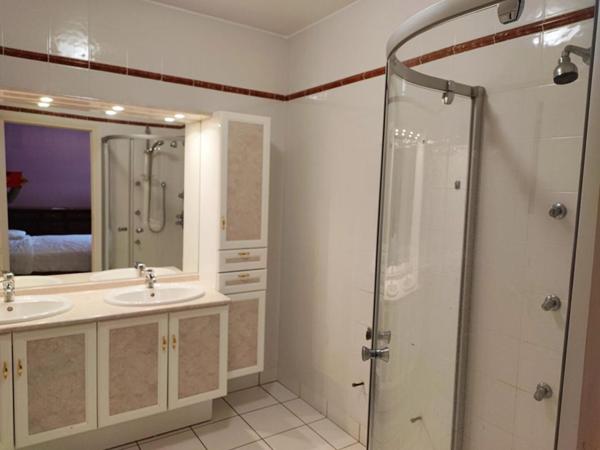 Maison  8 pièce(s) 181 m2