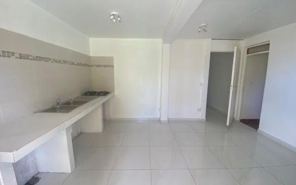 Appartement à louer    3 pièces • 46 m2 Le Moule