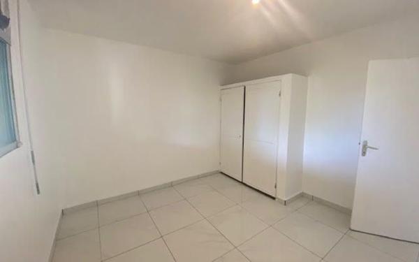 Appartement à louer    3 pièces • 46 m2 Le Moule