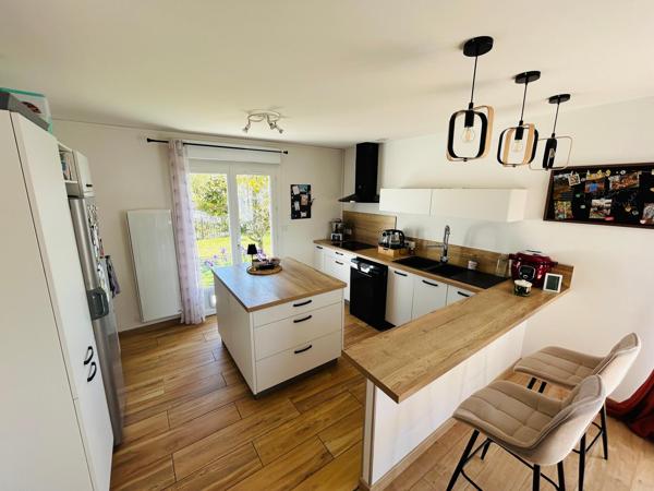 Votre résidence secondaire près de la mer : calme, jardin, garage et plage accessible en quelques minutes.
