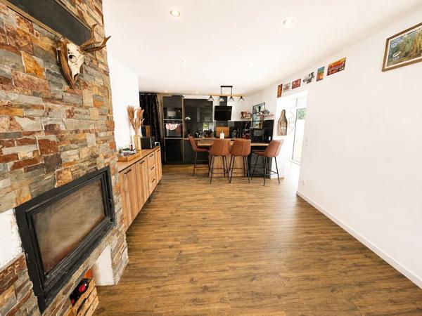 Vente                                                      Appartement
                        
                     4 pièces                      91 m2                     à Le Luc