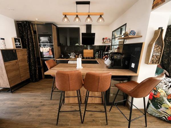 Vente                                                      Appartement
                        
                     4 pièces                      91 m2                     à Le Luc