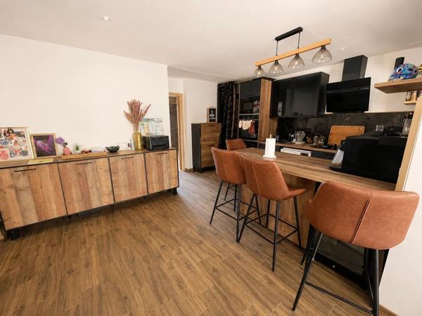 Vente                                                      Appartement
                        
                     4 pièces                      91 m2                     à Le Luc