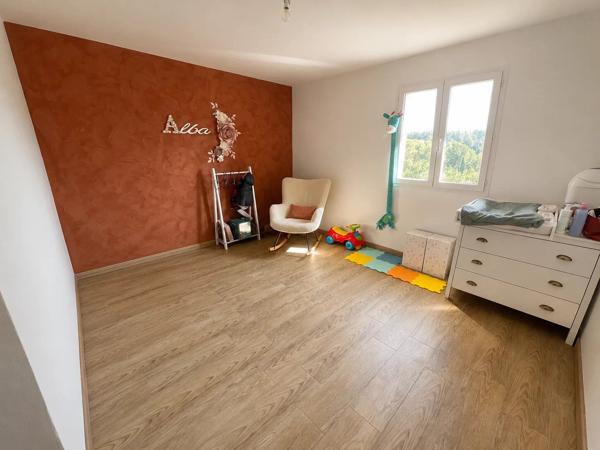 Vente                                                      Appartement
                        
                     4 pièces                      91 m2                     à Le Luc