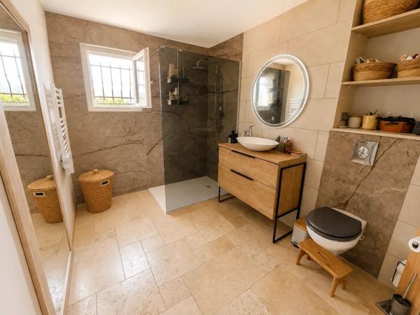 Vente                                                      Appartement
                        
                     4 pièces                      91 m2                     à Le Luc