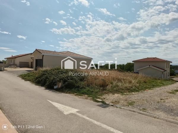 Venez visiter ce terrain viabilisé de 510 mètre carré tout prêt à construire dans un lotissement récent et arboré proche des communes attractives de Crottet et Pont de Veyle.