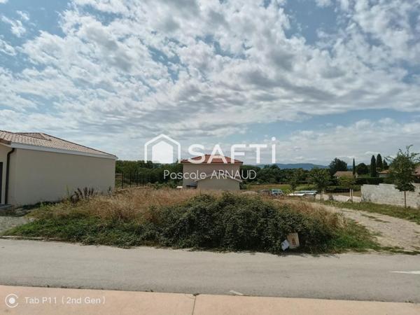 Venez visiter ce terrain viabilisé de 510 mètre carré tout prêt à construire dans un lotissement récent et arboré proche des communes attractives de Crottet et Pont de Veyle.