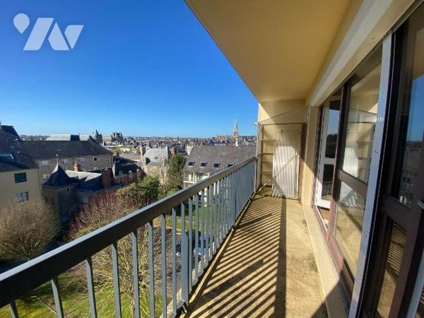 Idéalement situé à Vitré, près de la gare et du centre-ville, cet appartement T3 de 72 m² se tr...