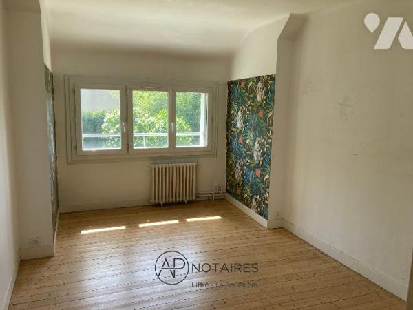 SAINT-PÈRE-MARC-EN-POULET (35430)  Maison à rénover avec dépendances et terrain de 888 m²