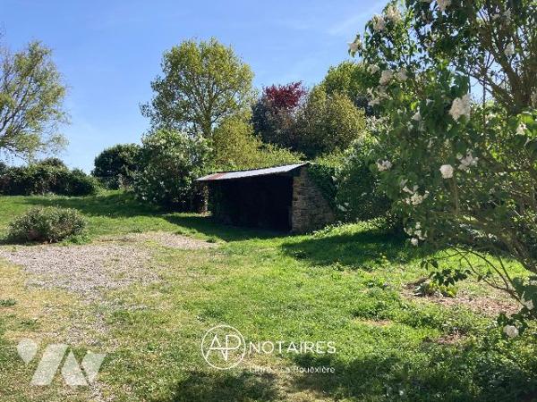 SAINT-PÈRE-MARC-EN-POULET (35430)  Maison à rénover avec dépendances et terrain de 888 m²