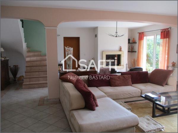 Ensuès, Côte Bleue, en secteur recherché : superbe villa T6 avec piscine et jardin paysager