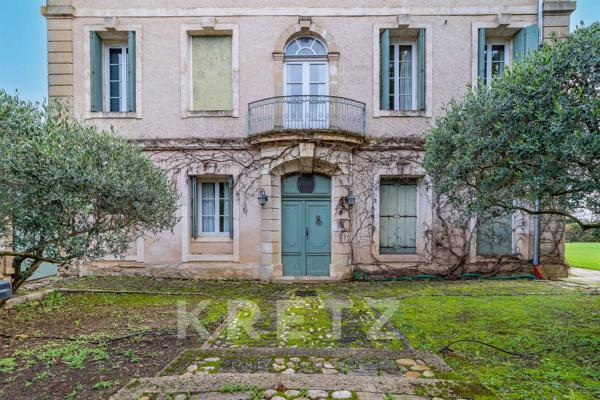 Hôtel particulier du XVIIIe siècle avec jardin, piscine et dépendances