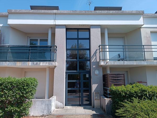 A vendre Vannes Pompidou/Gare appartement T2  en rez de jardin terrasse et parking