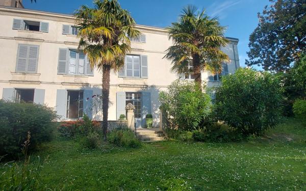 Appartement à vendre    3 pièces • 134 m2 La Rochelle