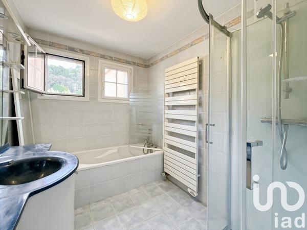 Maison traditionnelle 5 pièces de 150 m² à Bagnols-sur-Cèze (30200)