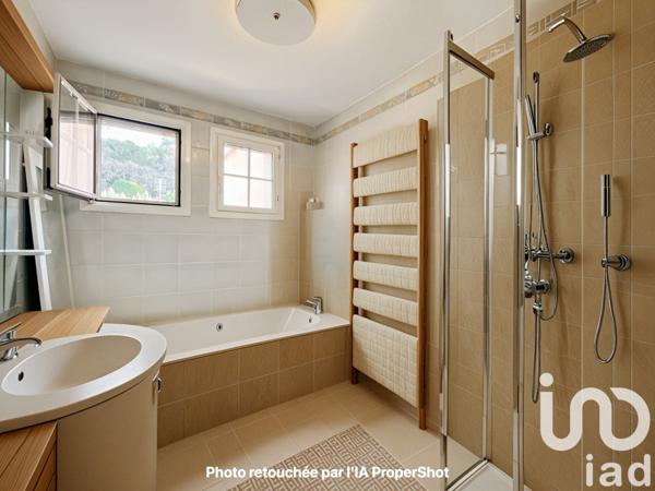 Maison traditionnelle 5 pièces de 150 m² à Bagnols-sur-Cèze (30200)