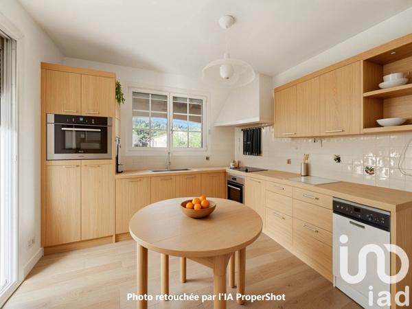 Maison traditionnelle 5 pièces de 150 m² à Bagnols-sur-Cèze (30200)