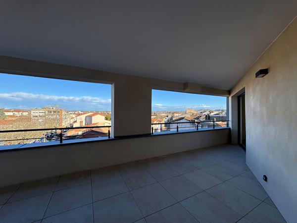 APPARTEMENT T4 AVEC TERRASSE ET PARKING