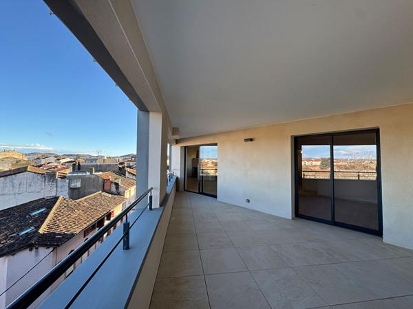 APPARTEMENT T4 AVEC TERRASSE ET PARKING