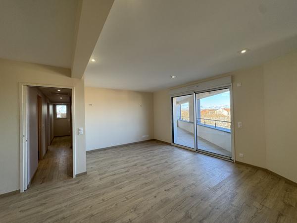 APPARTEMENT T4 AVEC TERRASSE ET PARKING