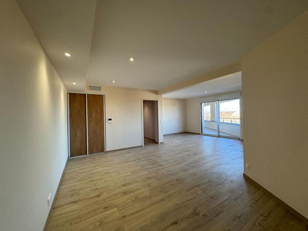 APPARTEMENT T4 AVEC TERRASSE ET PARKING