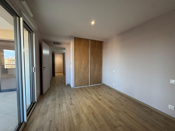 APPARTEMENT T4 AVEC TERRASSE ET PARKING