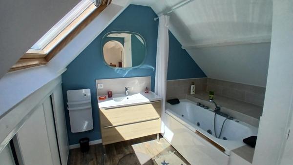 Maison avec jardin , 5 pièces SARZEAU - Quartier St JACQUES (56) - 5 mns à pied de la plage et commerces.
